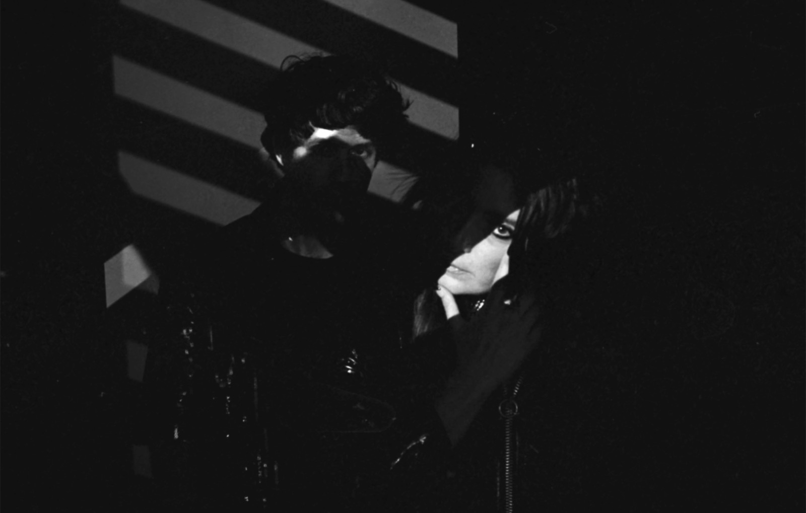 Beach House in an official promotional photograph by David Belisle.